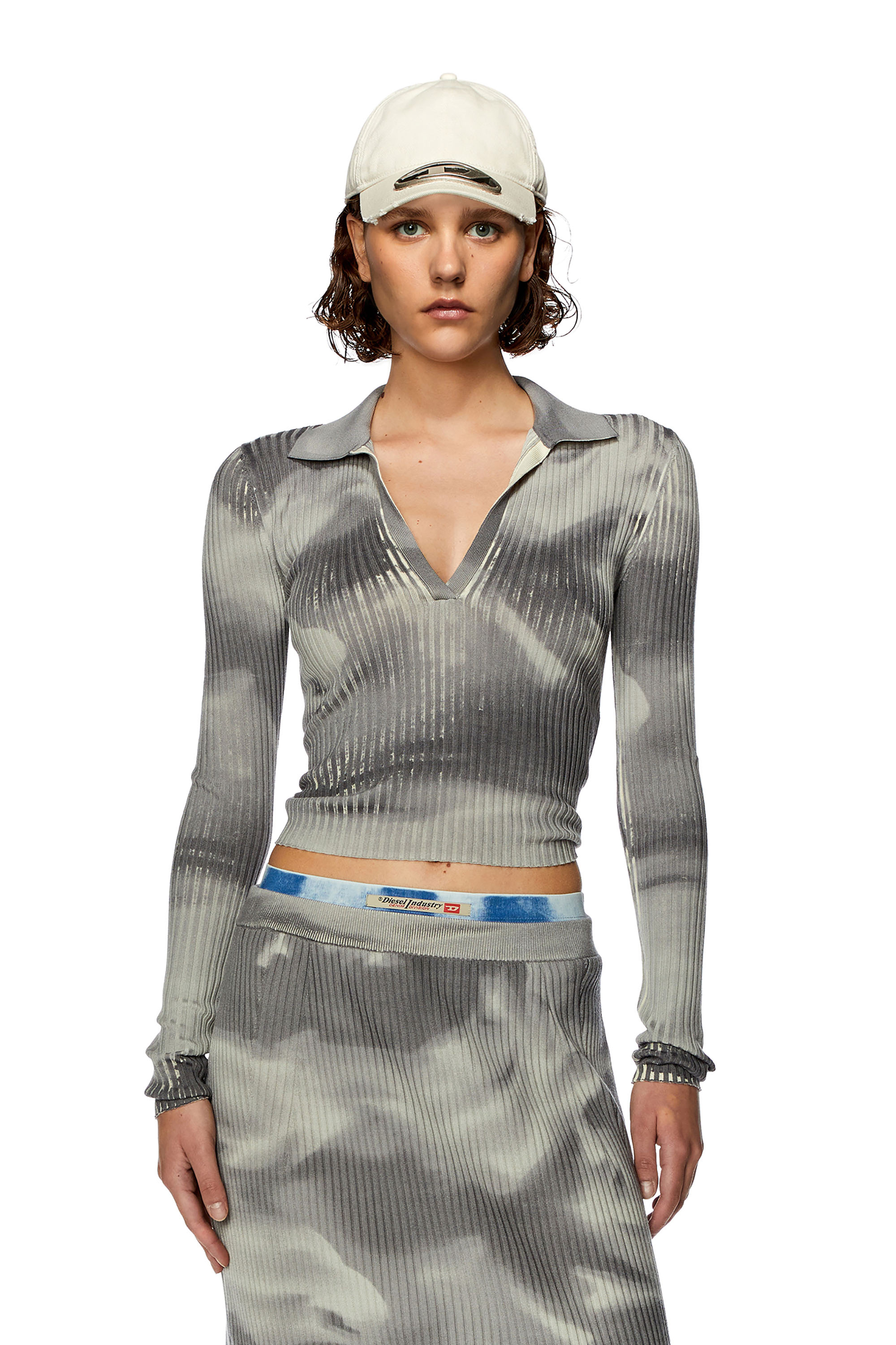 Diesel - M-BRIANA, Camiseta polo tejida con lana con estampado de camuflaje Mujer in Gris - 1